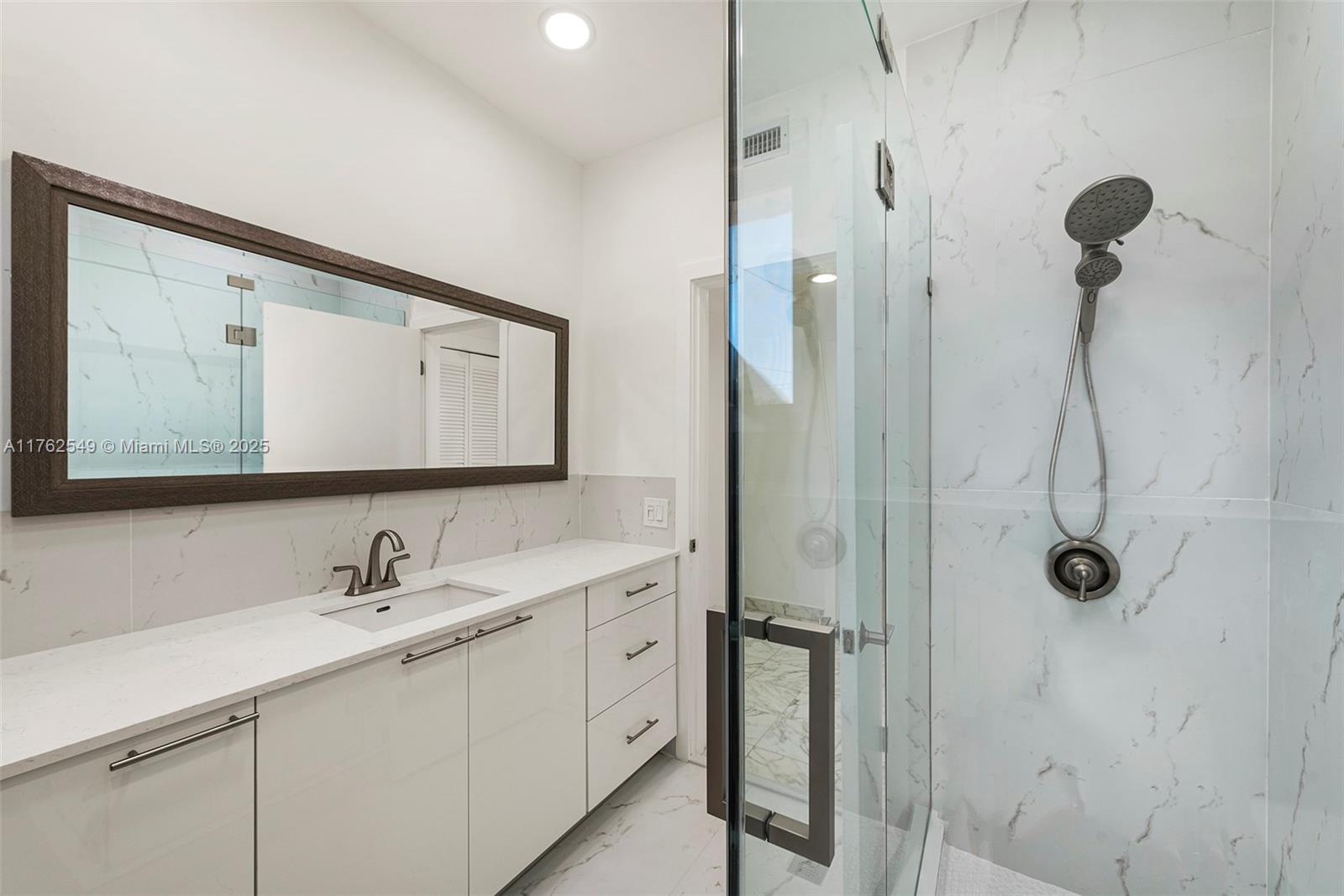 1690 Daytonia Rd Miami Beach, FL 33141