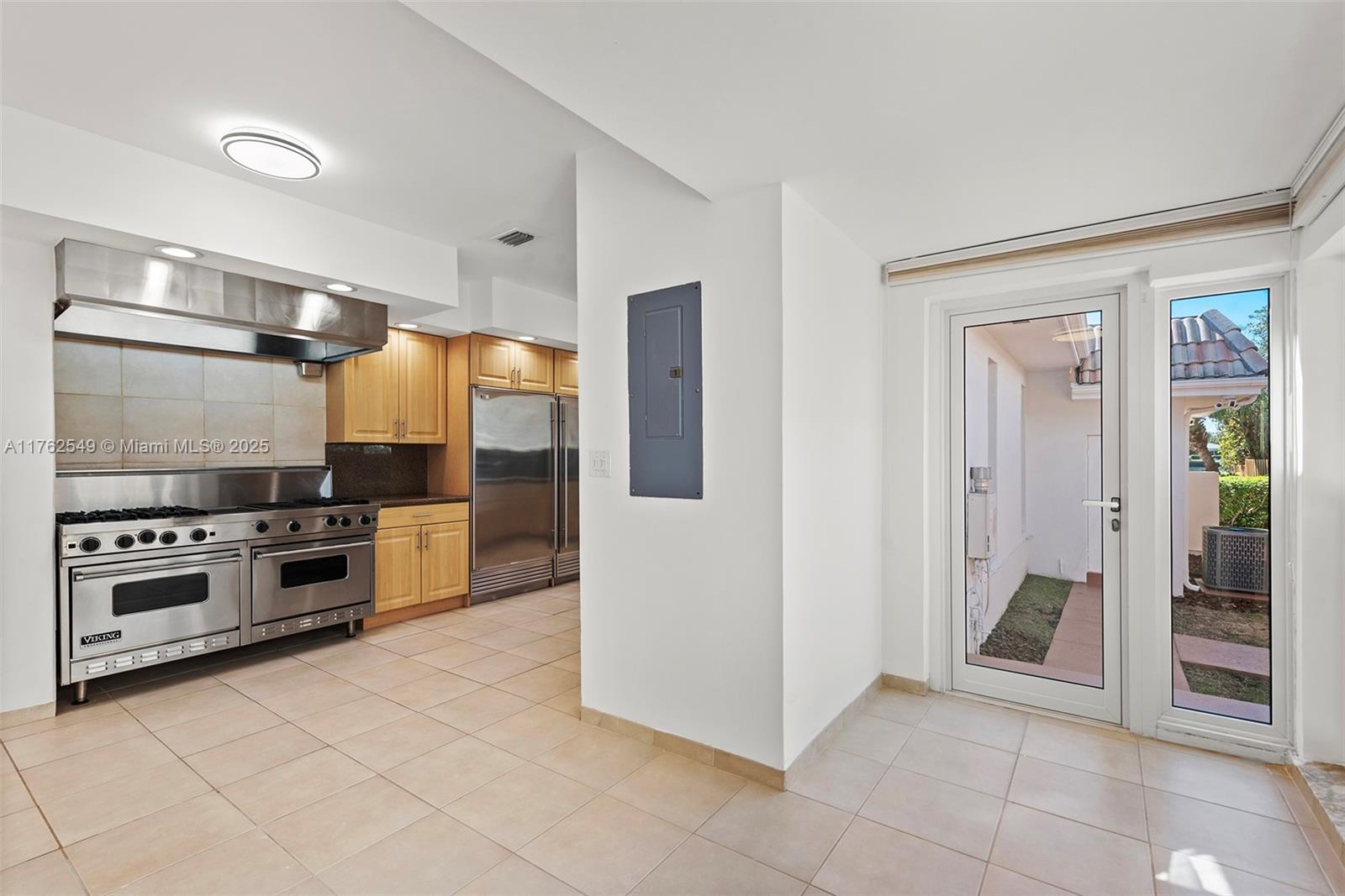 1690 Daytonia Rd Miami Beach, FL 33141