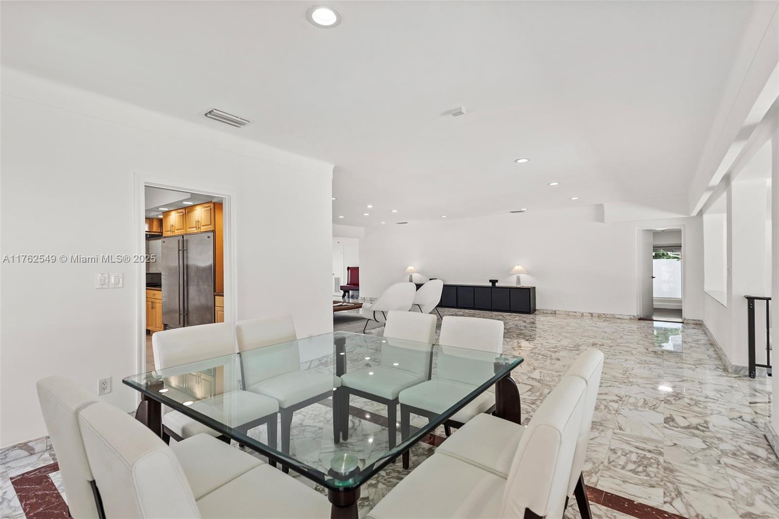 1690 Daytonia Rd Miami Beach, FL 33141