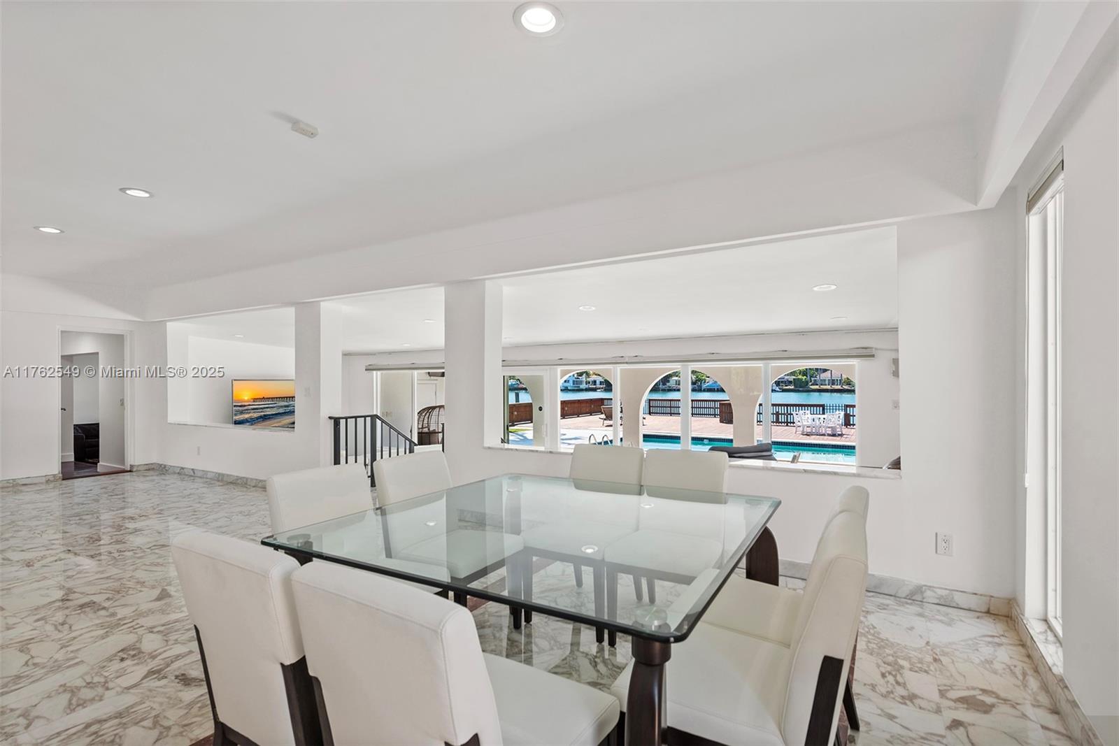 1690 Daytonia Rd Miami Beach, FL 33141