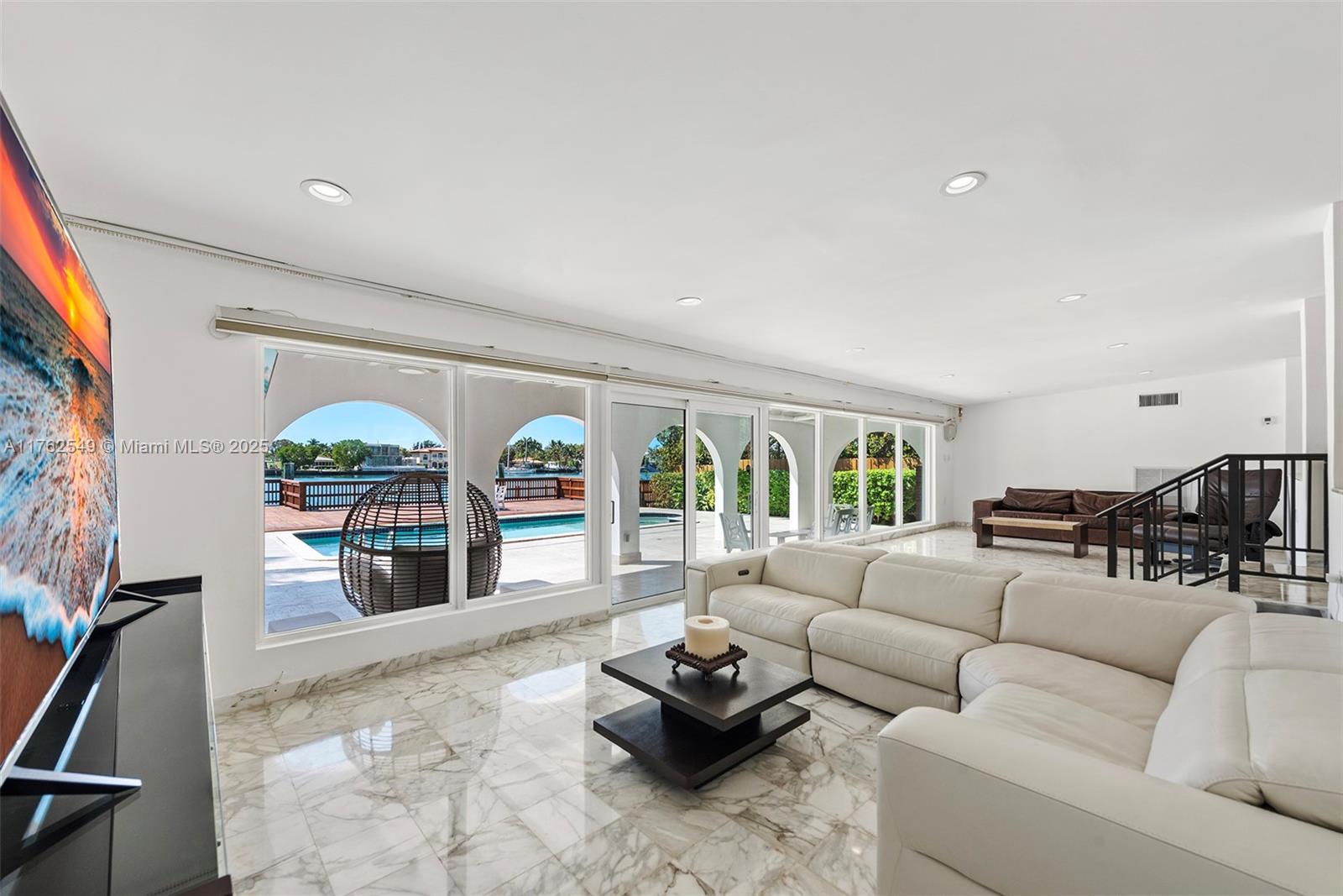 1690 Daytonia Rd Miami Beach, FL 33141