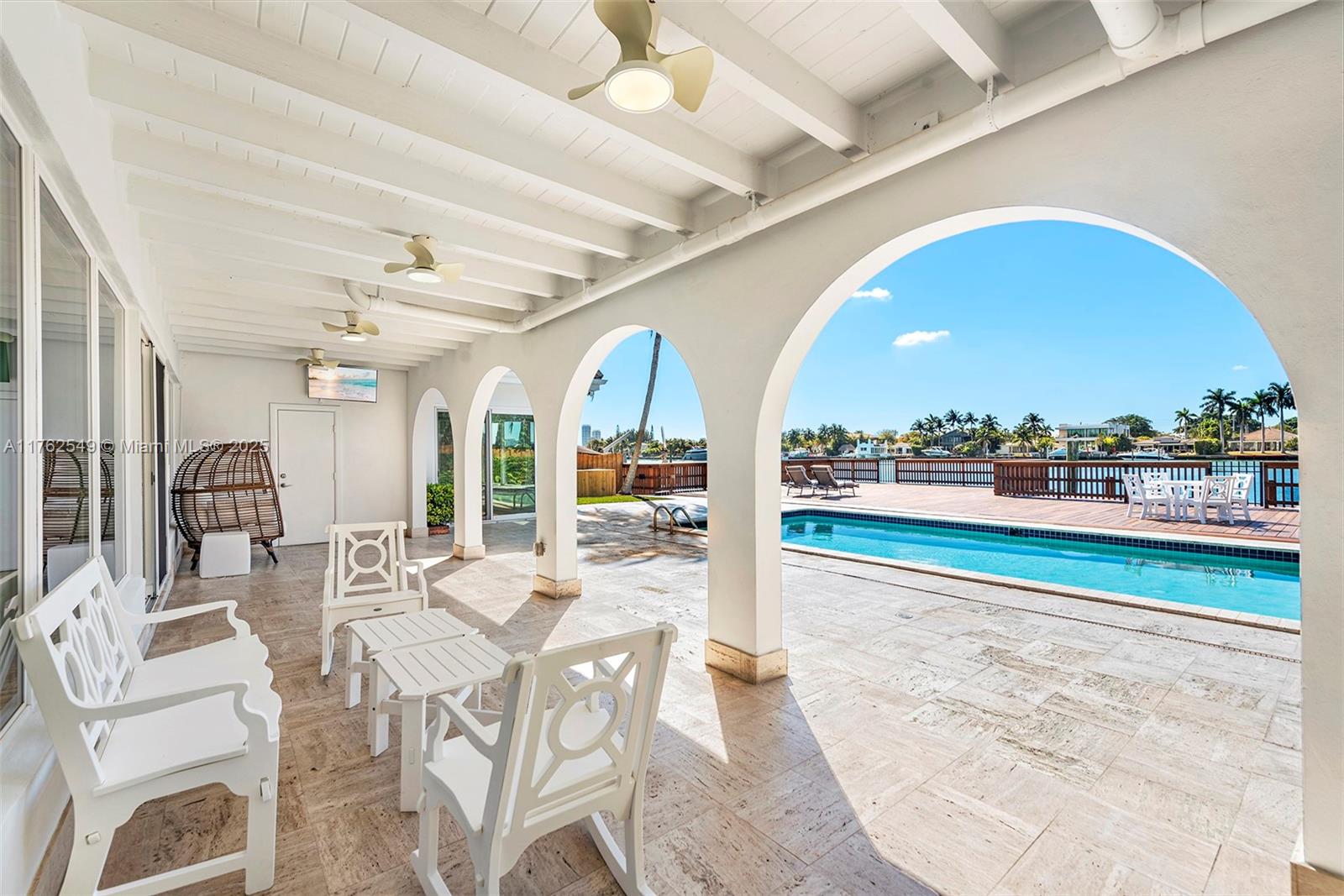 1690 Daytonia Rd Miami Beach, FL 33141