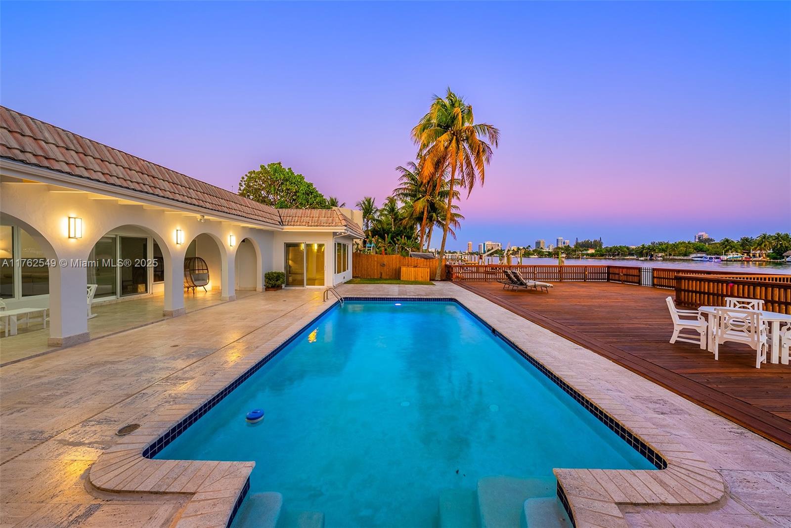 1690 Daytonia Rd Miami Beach, FL 33141