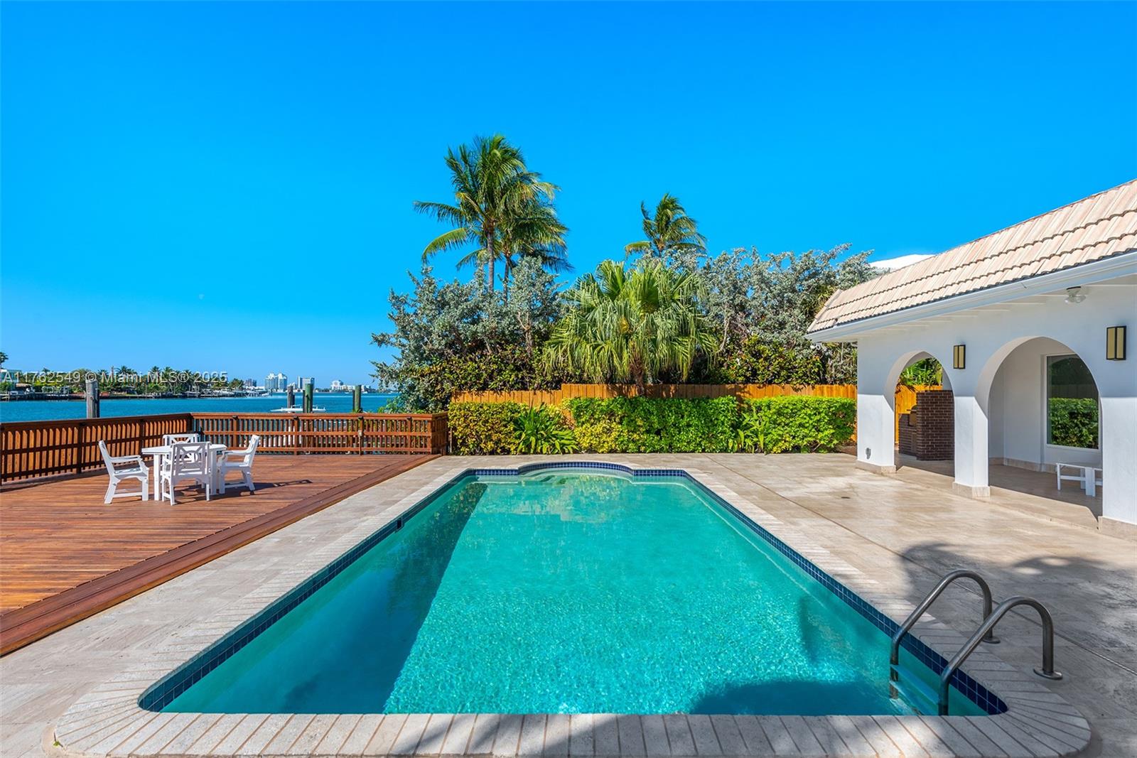 1690 Daytonia Rd Miami Beach, FL 33141