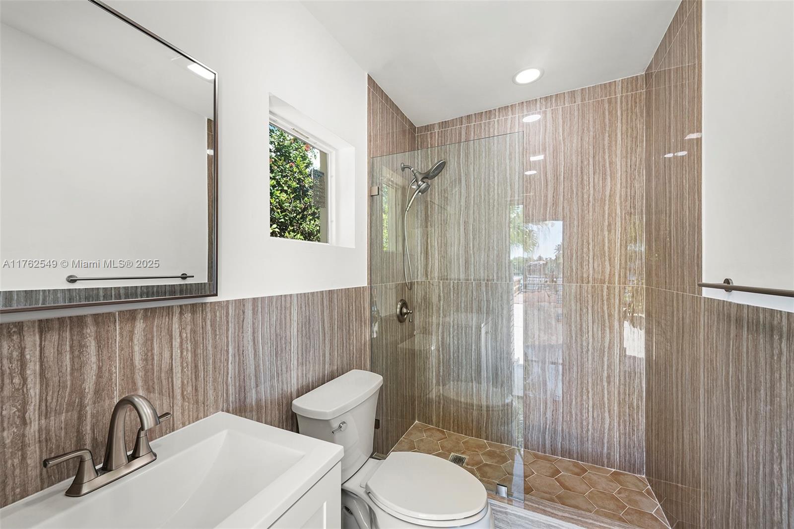 1690 Daytonia Rd Miami Beach, FL 33141