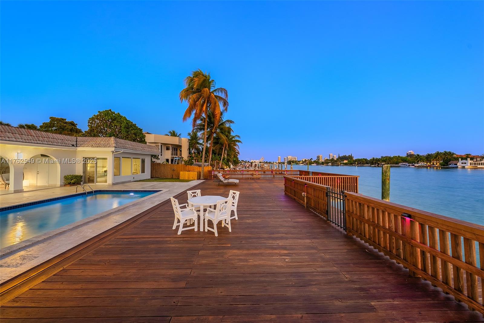 1690 Daytonia Rd Miami Beach, FL 33141