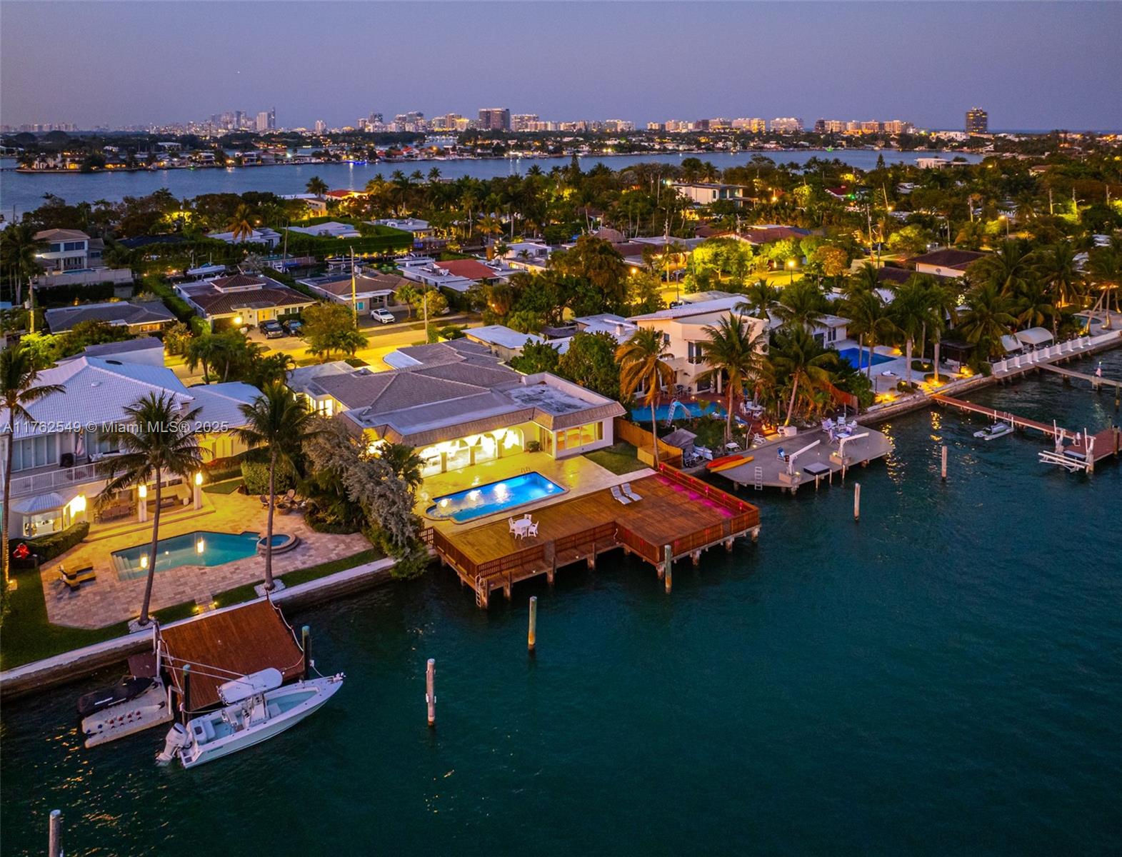 1690 Daytonia Rd Miami Beach, FL 33141