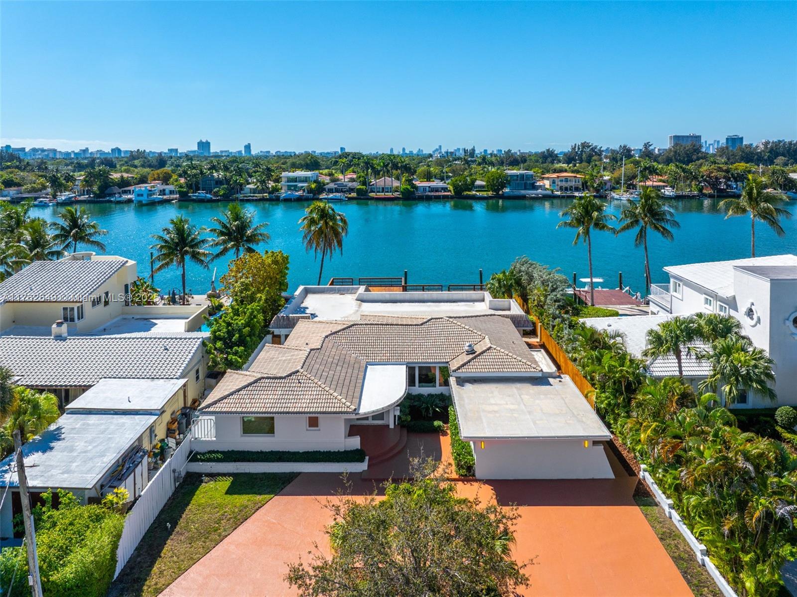 1690 Daytonia Rd Miami Beach, FL 33141