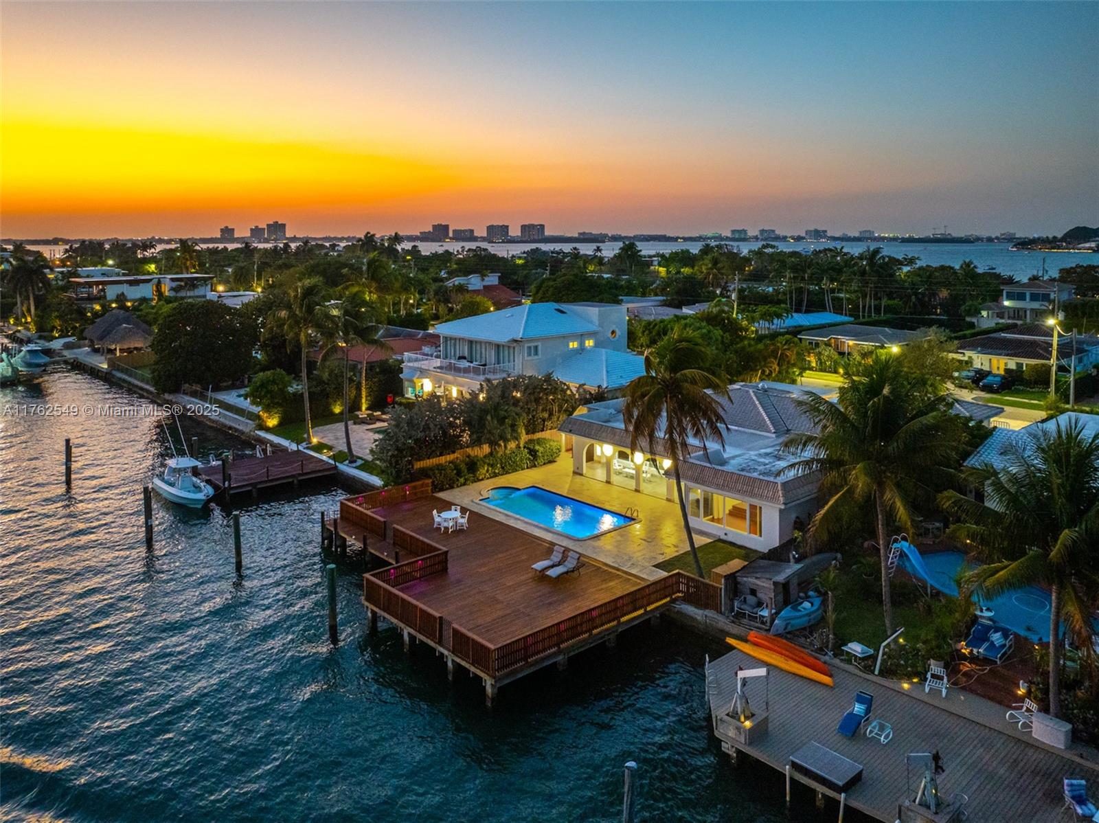 1690 Daytonia Rd Miami Beach, FL 33141