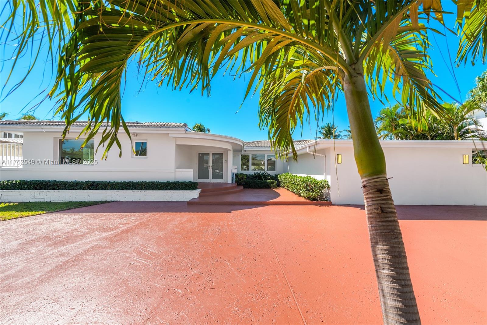 1690 Daytonia Rd Miami Beach, FL 33141