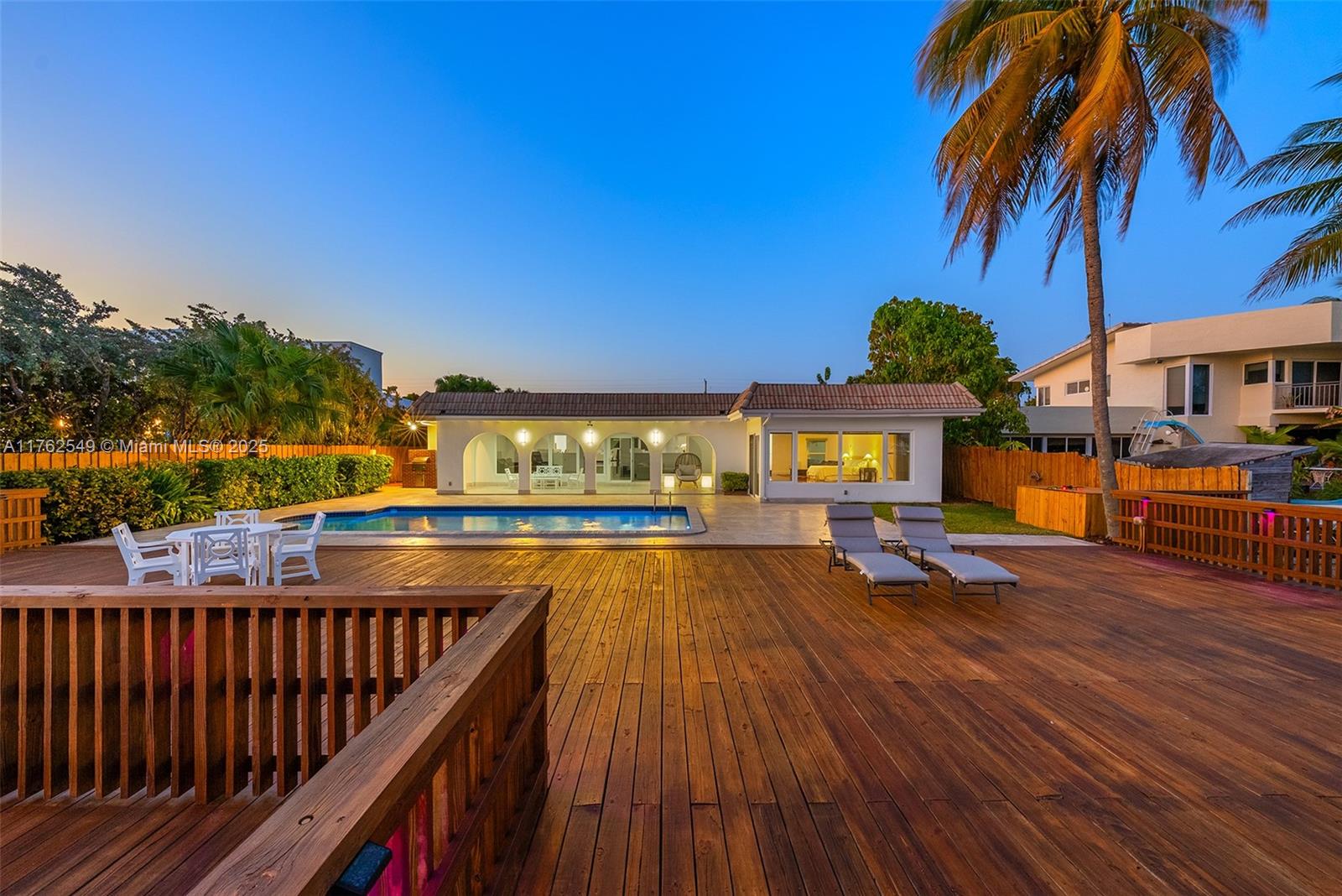 1690 Daytonia Rd Miami Beach, FL 33141