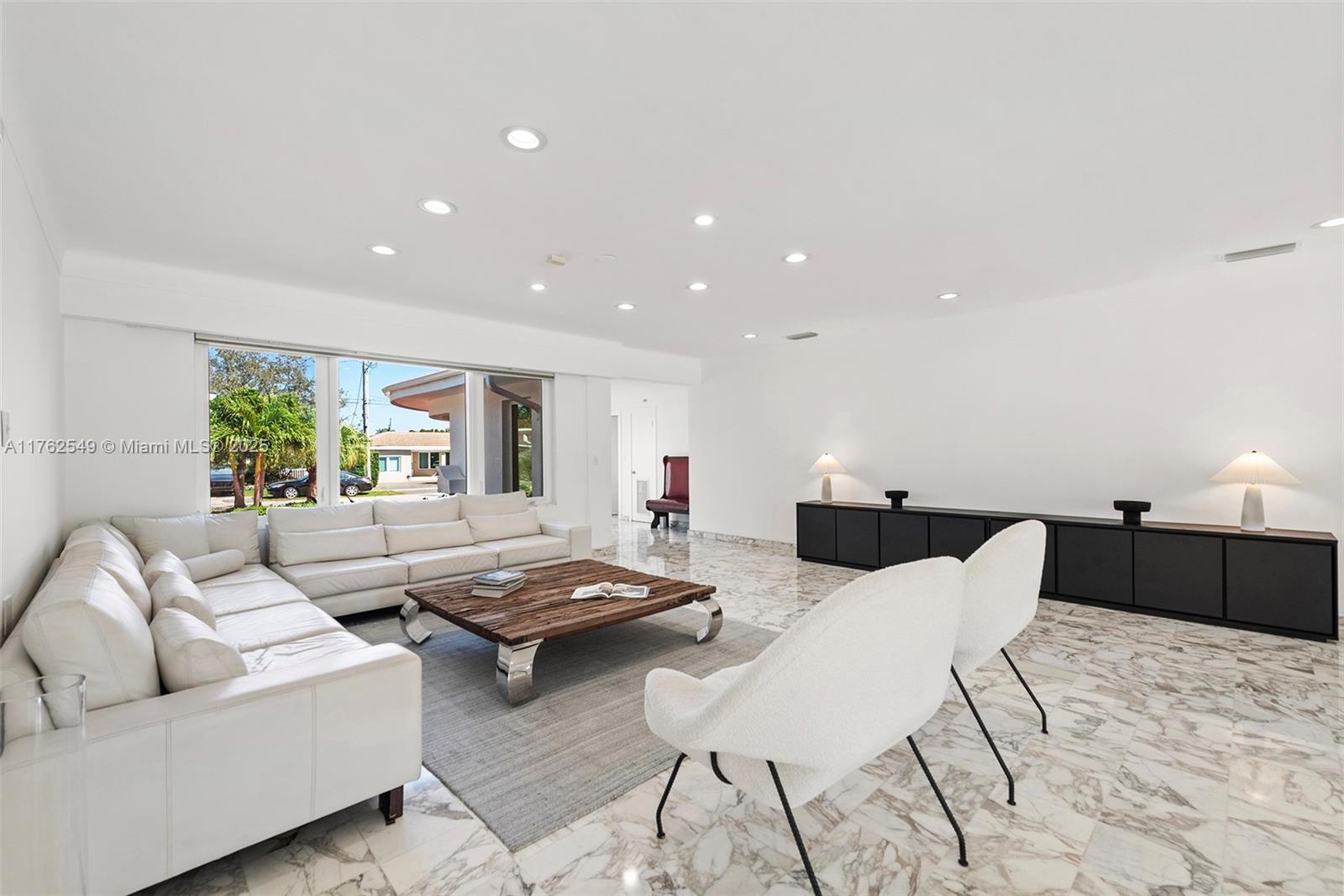 1690 Daytonia Rd Miami Beach, FL 33141