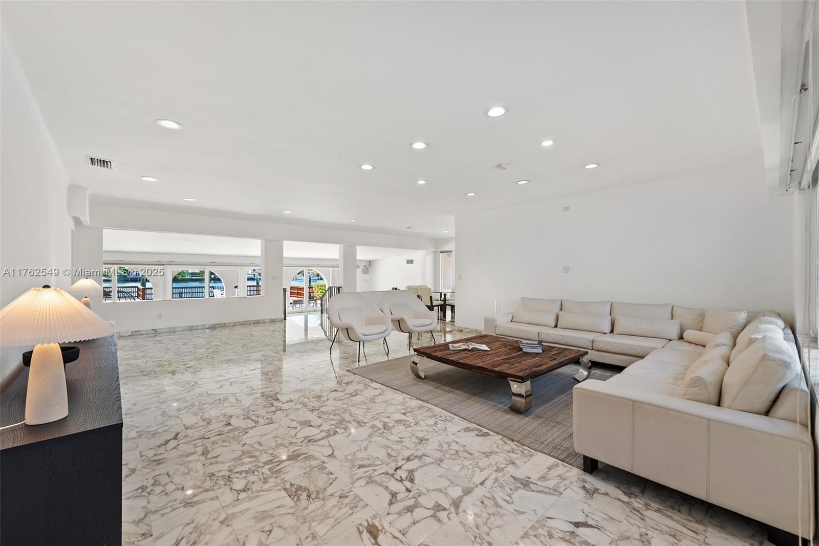 1690 Daytonia Rd Miami Beach, FL 33141