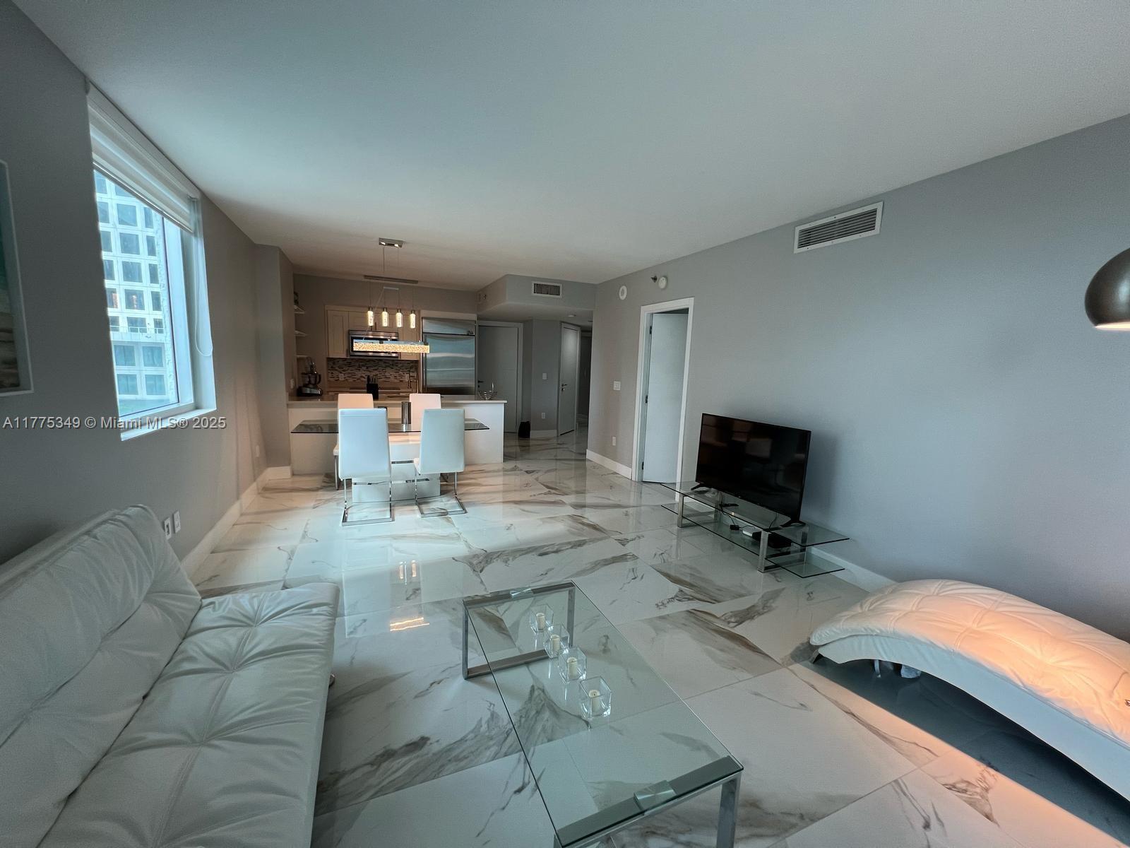 image 500 Brickell West33