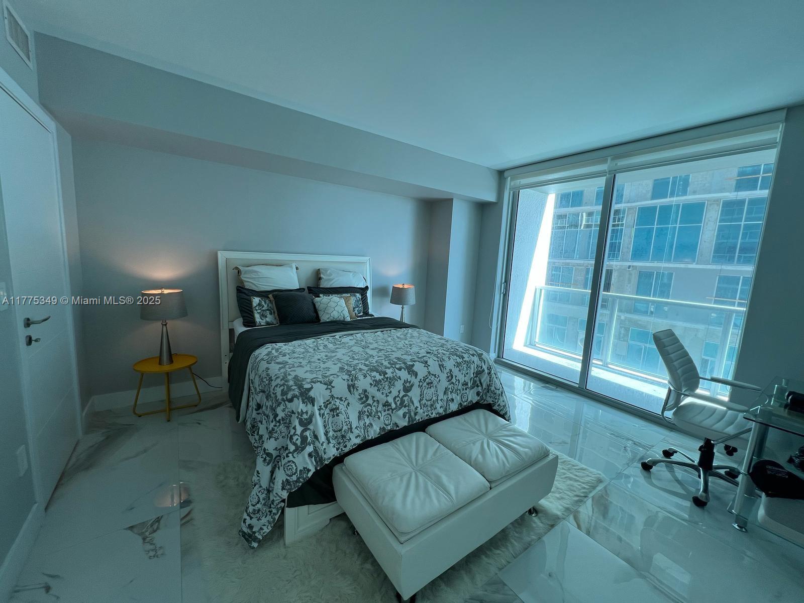 image 500 Brickell West49