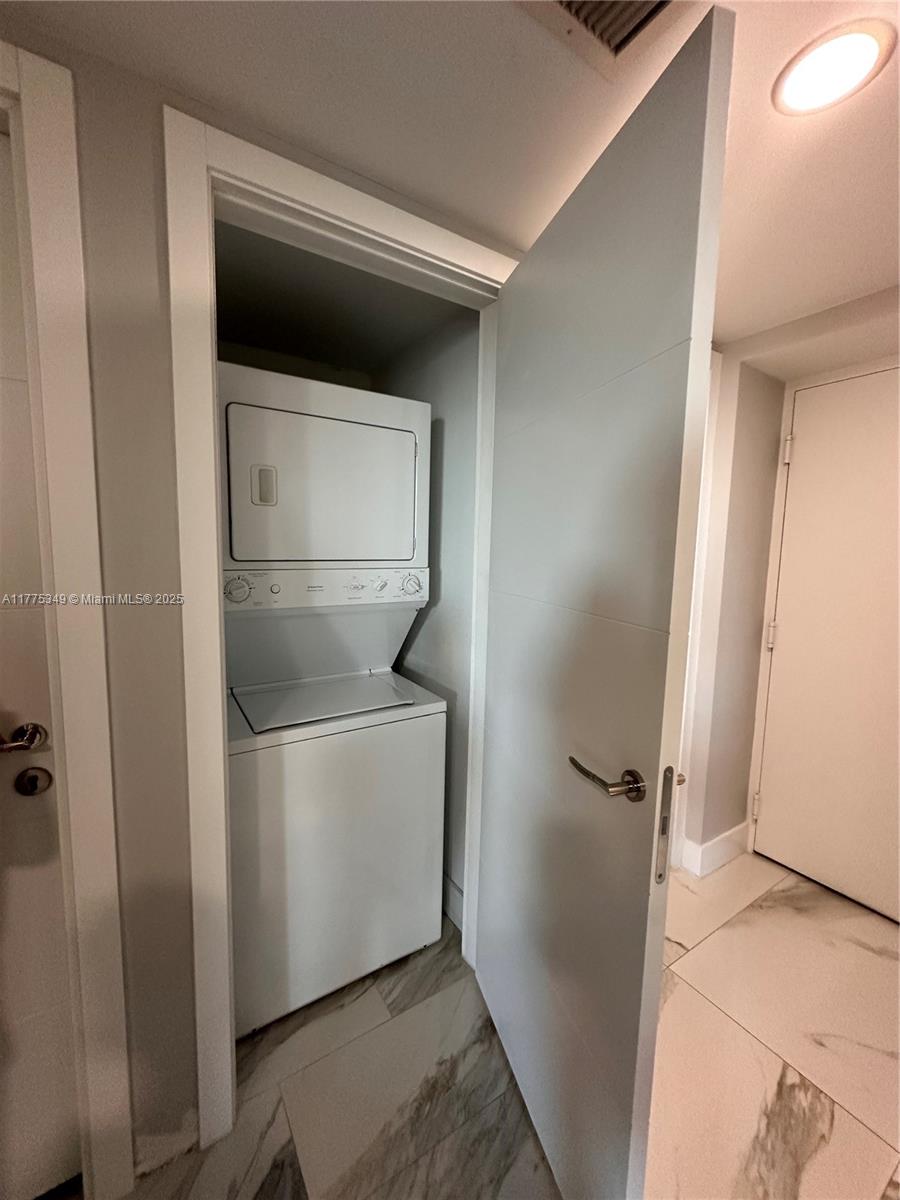 image 500 Brickell West74