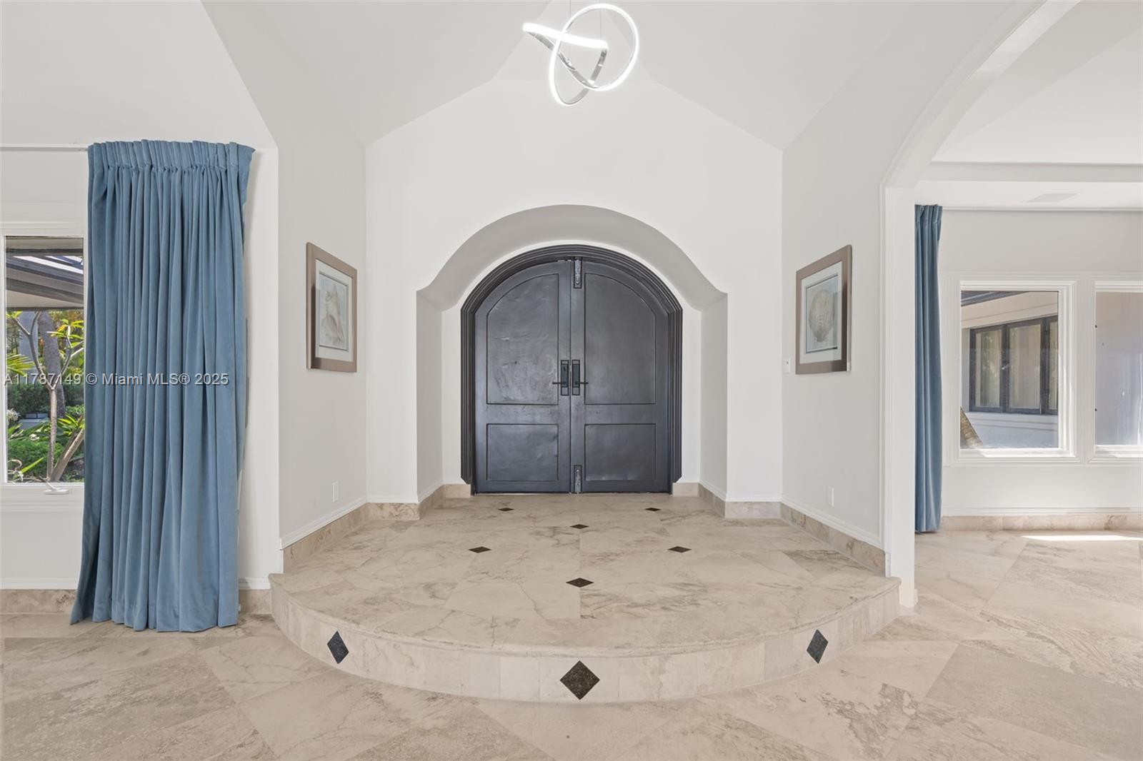 2561 Lucille Dr Fort Lauderdale, FL 33316