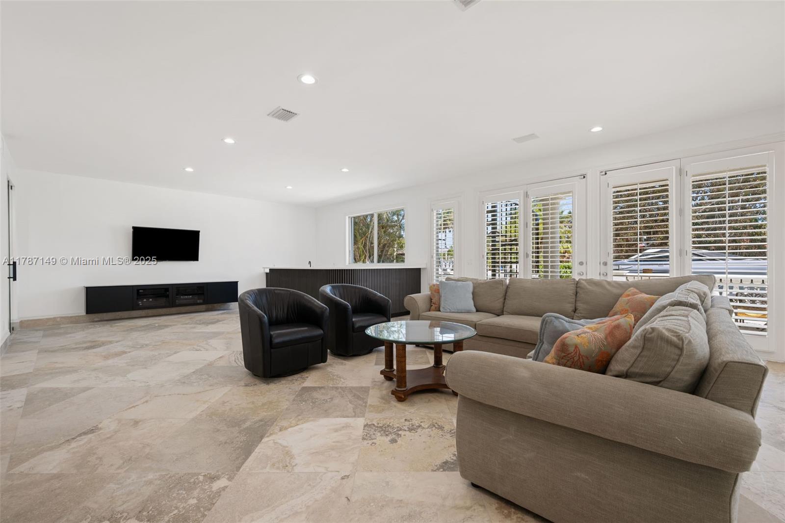 2561 Lucille Dr Fort Lauderdale, FL 33316