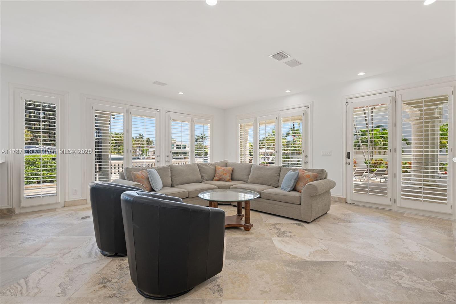 2561 Lucille Dr Fort Lauderdale, FL 33316