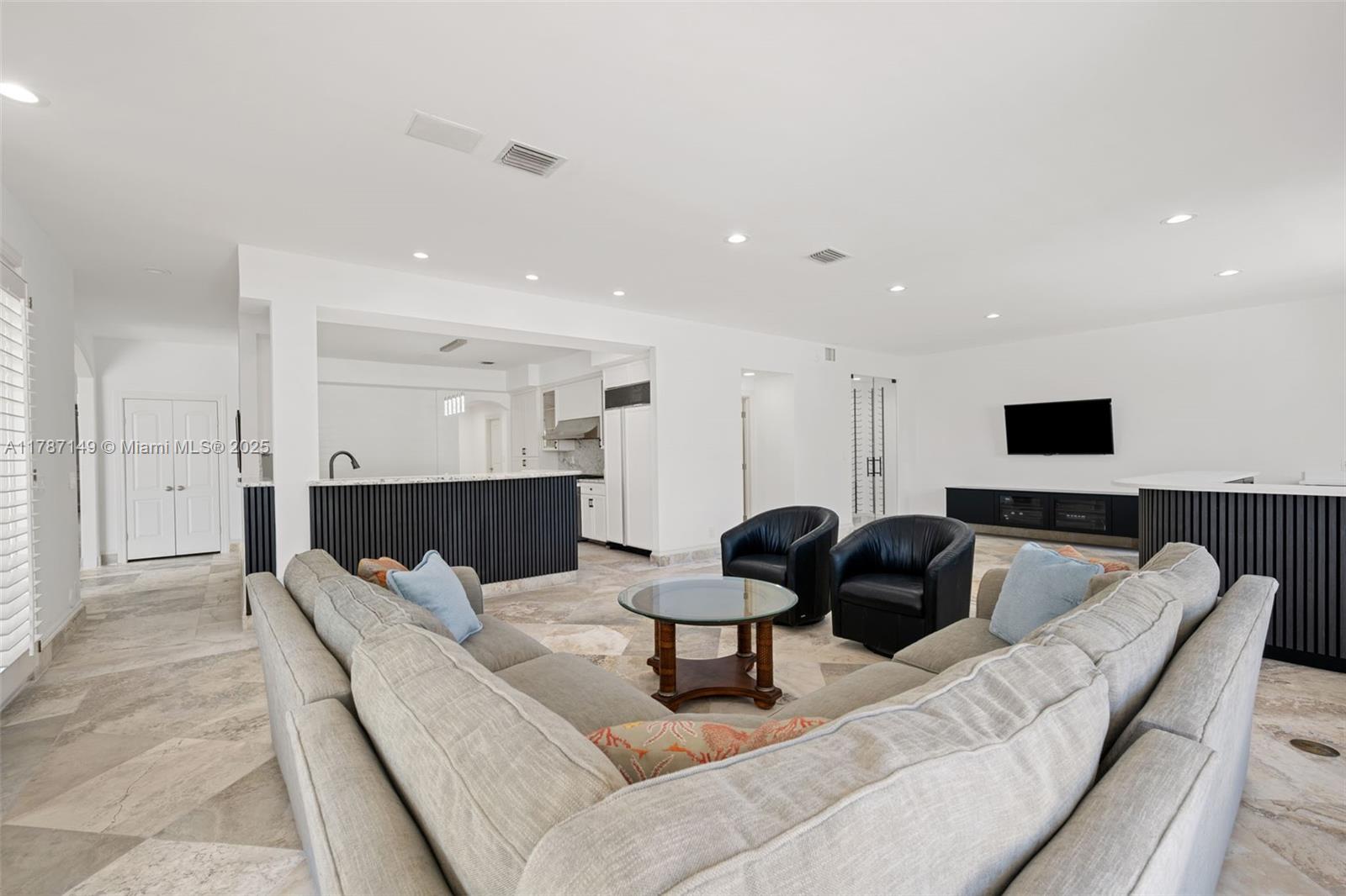 2561 Lucille Dr Fort Lauderdale, FL 33316