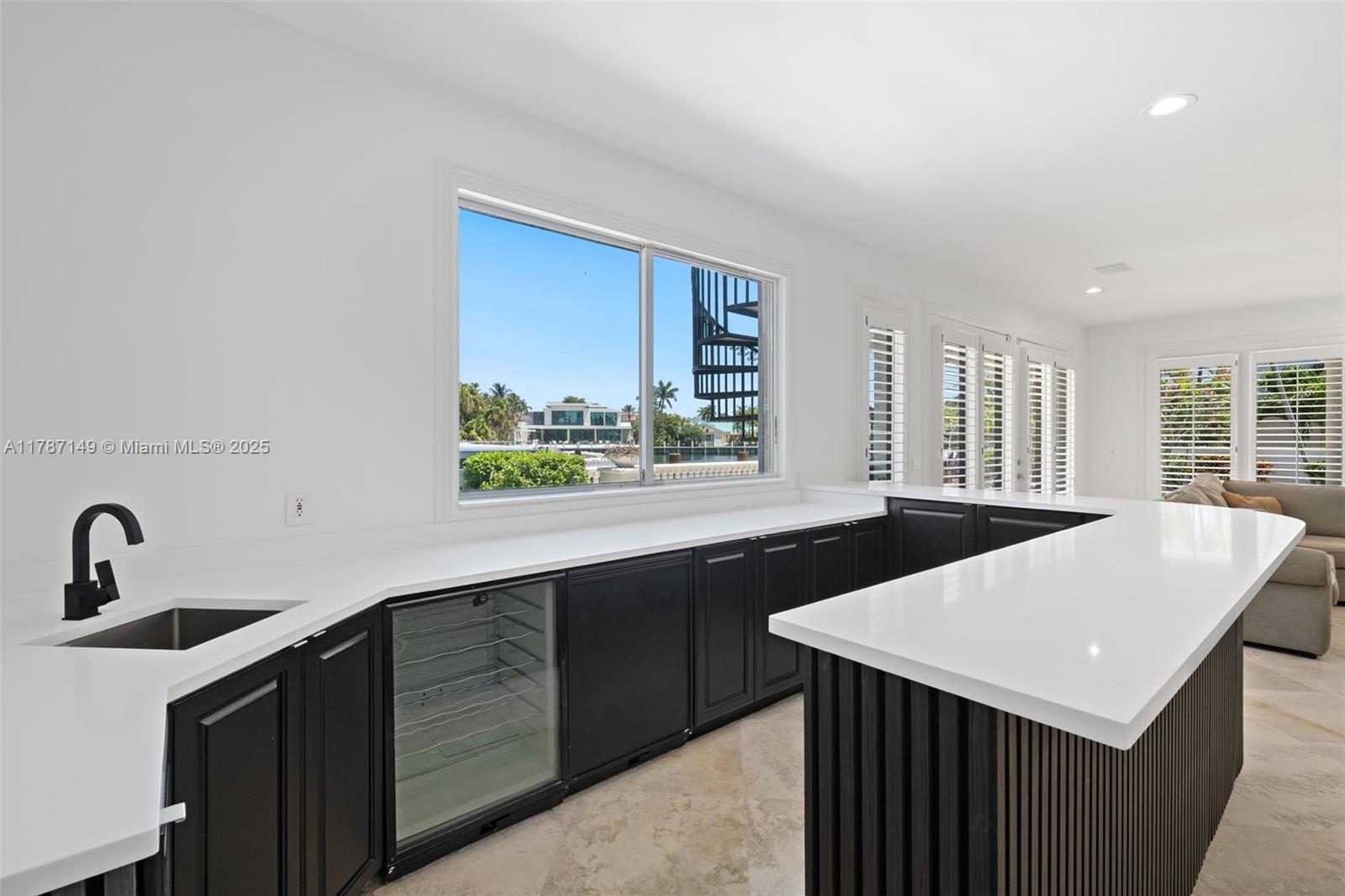 2561 Lucille Dr Fort Lauderdale, FL 33316