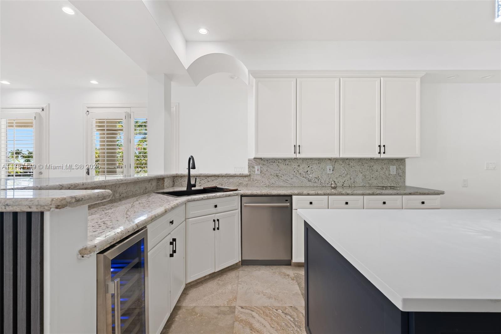 2561 Lucille Dr Fort Lauderdale, FL 33316