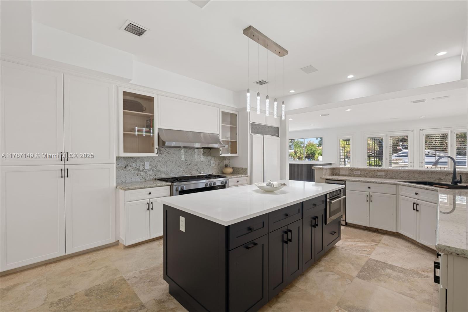 2561 Lucille Dr Fort Lauderdale, FL 33316