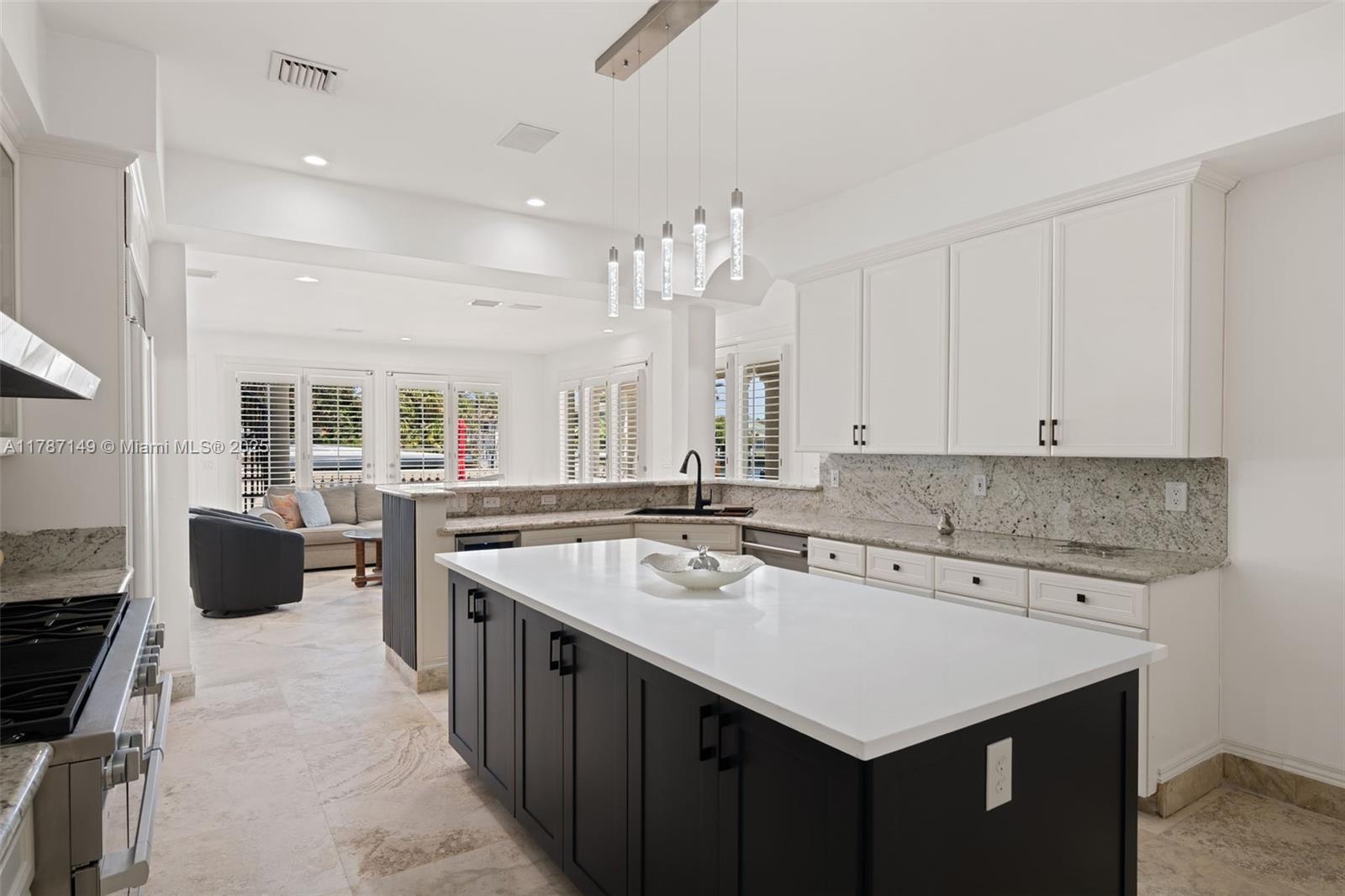 2561 Lucille Dr Fort Lauderdale, FL 33316