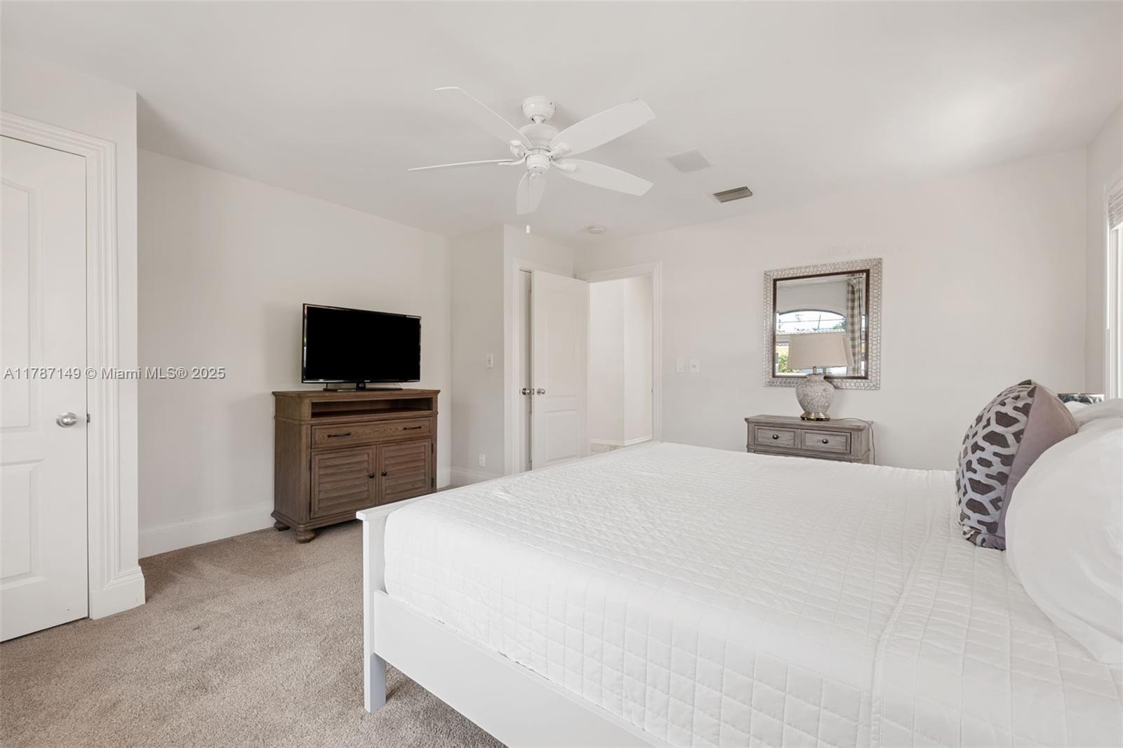 2561 Lucille Dr Fort Lauderdale, FL 33316