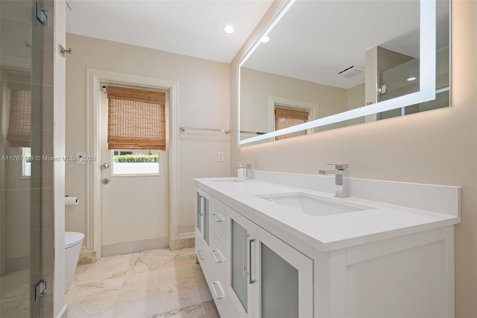 2561 Lucille Dr Fort Lauderdale, FL 33316