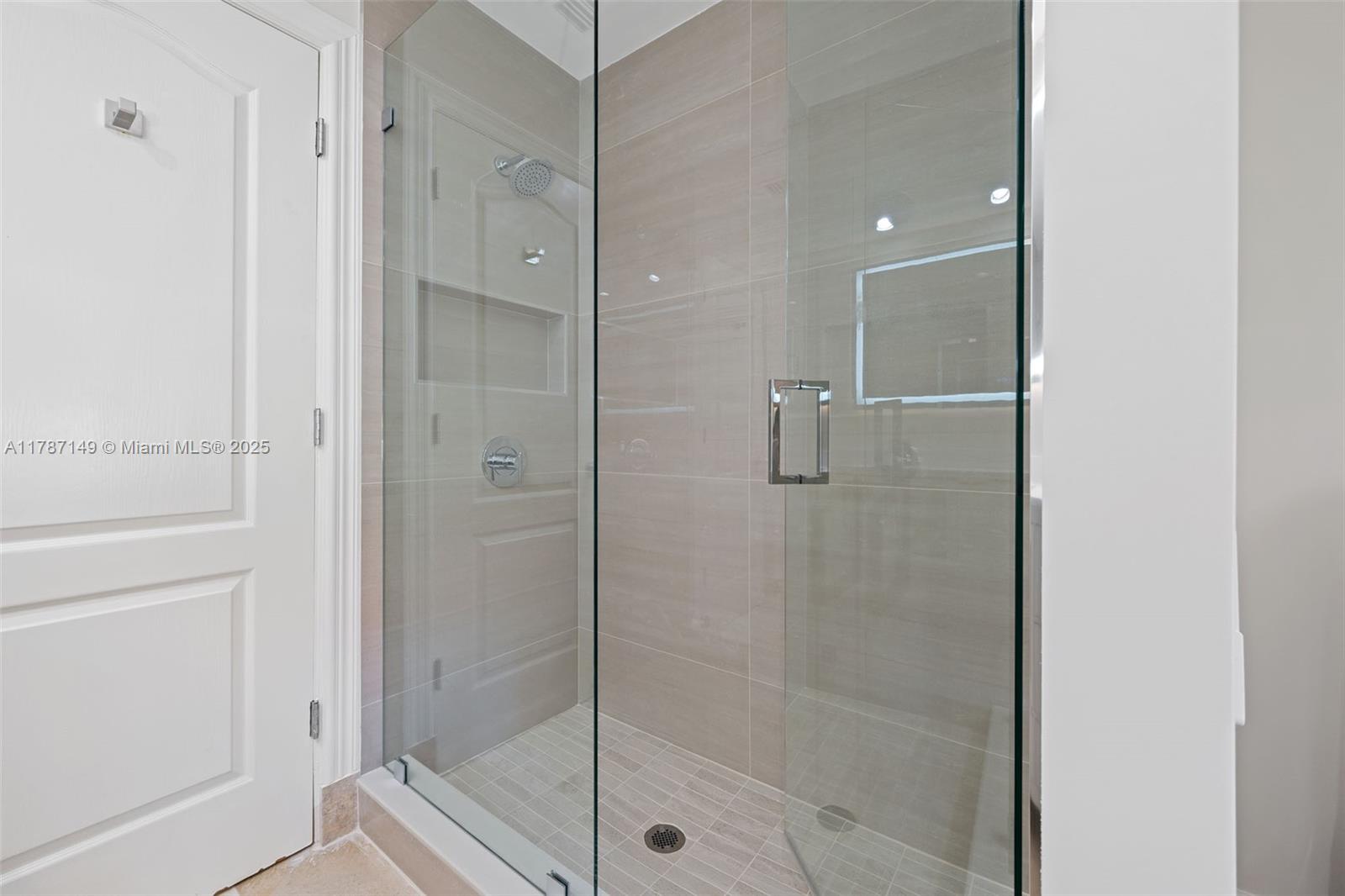 2561 Lucille Dr Fort Lauderdale, FL 33316