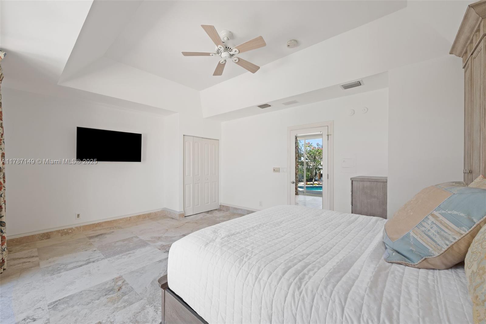 2561 Lucille Dr Fort Lauderdale, FL 33316