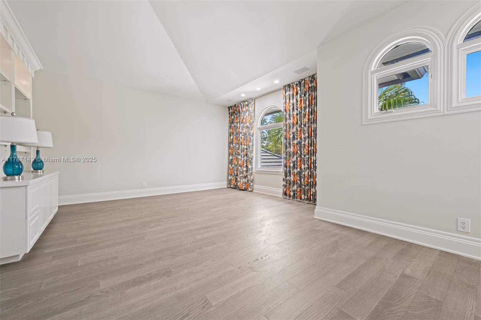 2561 Lucille Dr Fort Lauderdale, FL 33316