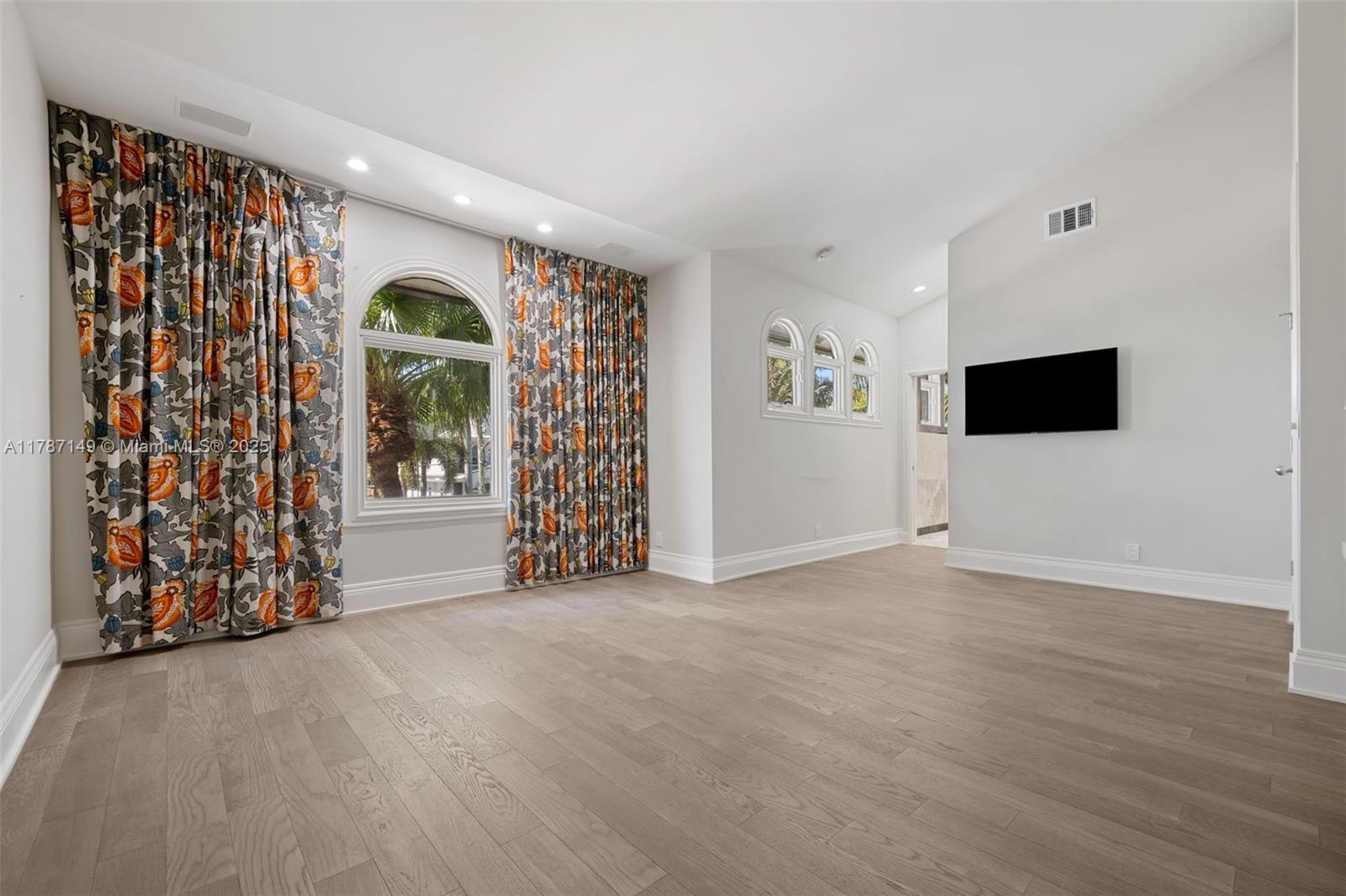 2561 Lucille Dr Fort Lauderdale, FL 33316