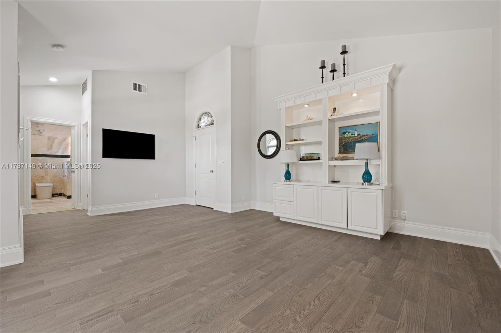 2561 Lucille Dr Fort Lauderdale, FL 33316