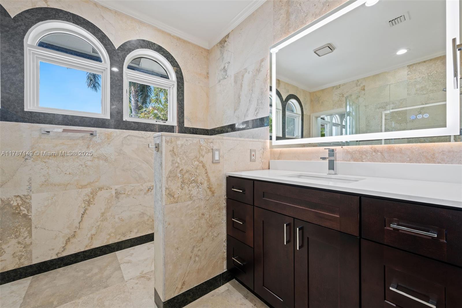 2561 Lucille Dr Fort Lauderdale, FL 33316