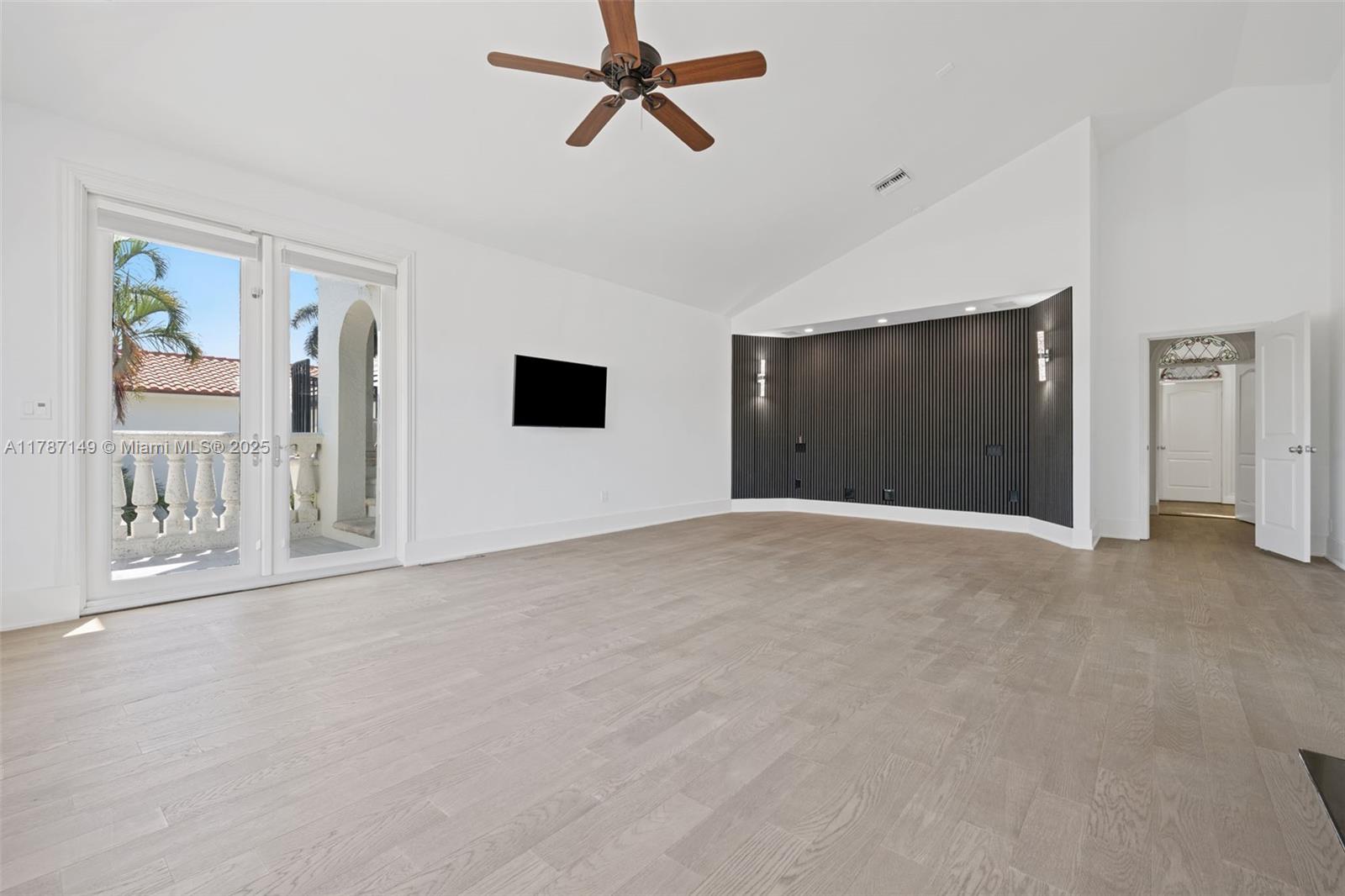 2561 Lucille Dr Fort Lauderdale, FL 33316