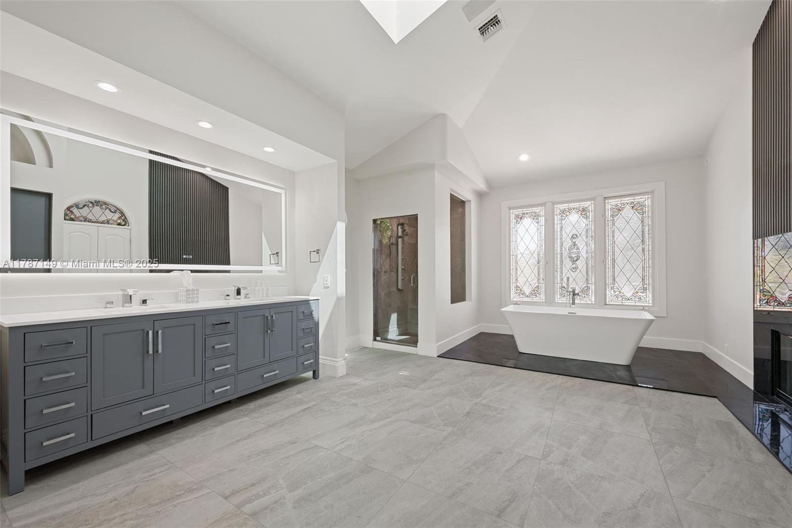 2561 Lucille Dr Fort Lauderdale, FL 33316