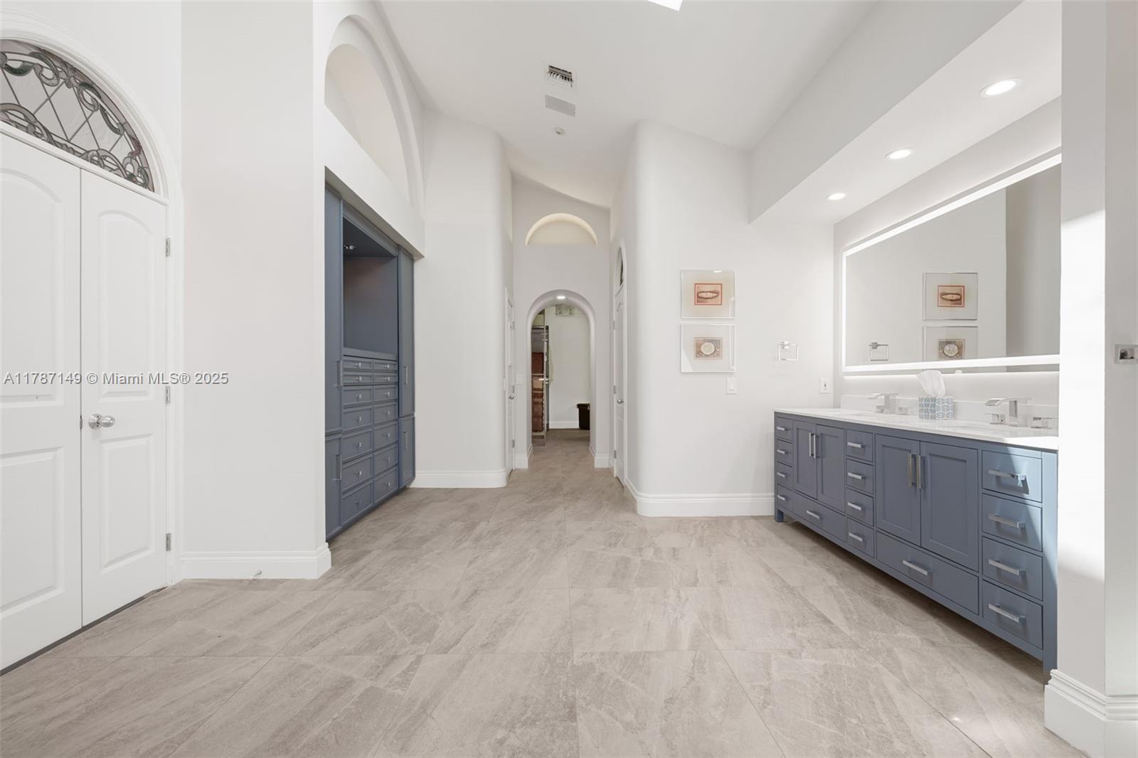 2561 Lucille Dr Fort Lauderdale, FL 33316