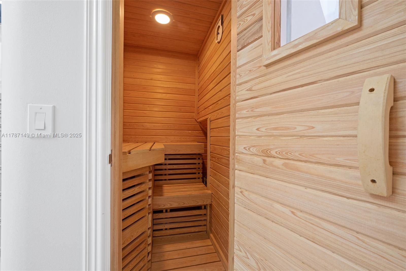 2561 Lucille Dr Fort Lauderdale, FL 33316