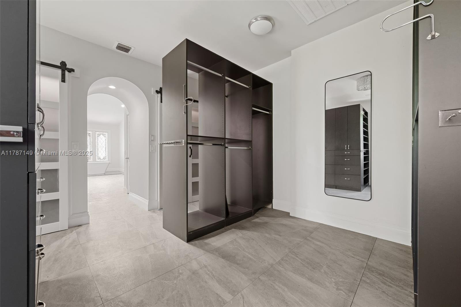 2561 Lucille Dr Fort Lauderdale, FL 33316