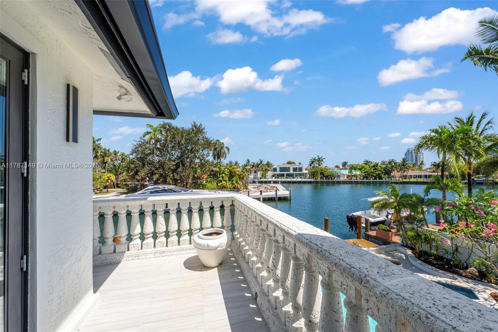 2561 Lucille Dr Fort Lauderdale, FL 33316