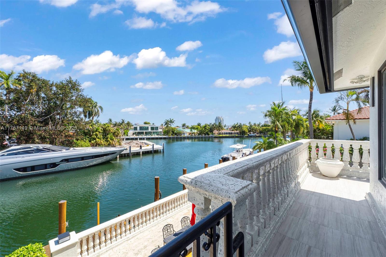 2561 Lucille Dr Fort Lauderdale, FL 33316