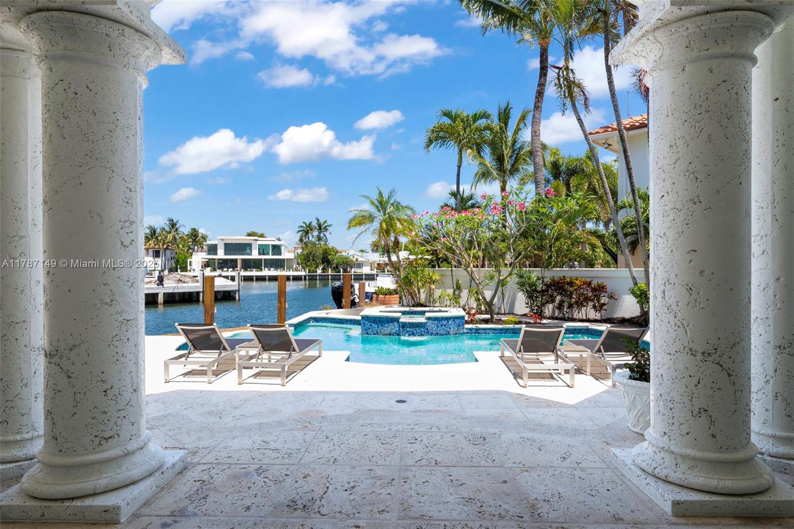 2561 Lucille Dr Fort Lauderdale, FL 33316