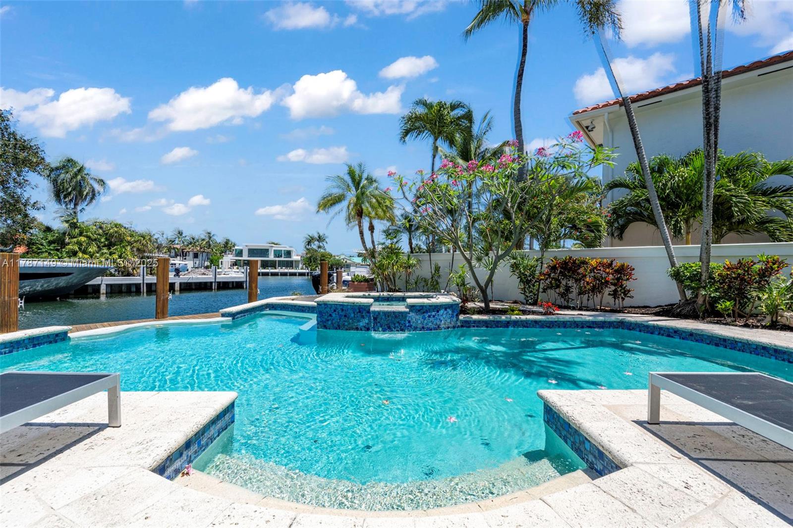 2561 Lucille Dr Fort Lauderdale, FL 33316