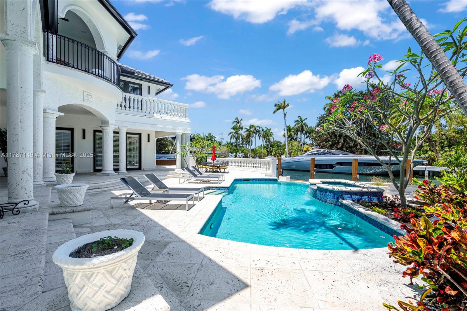 2561 Lucille Dr Fort Lauderdale, FL 33316