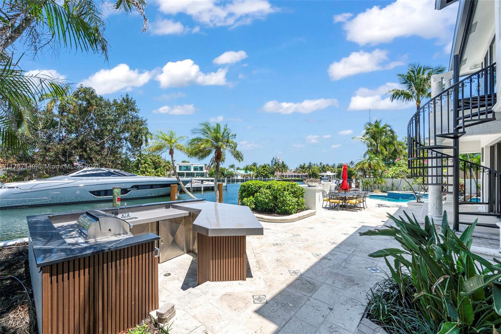 2561 Lucille Dr Fort Lauderdale, FL 33316