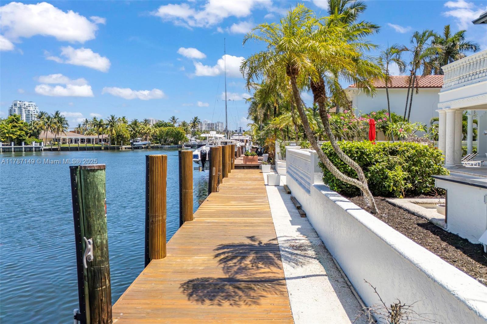 2561 Lucille Dr Fort Lauderdale, FL 33316