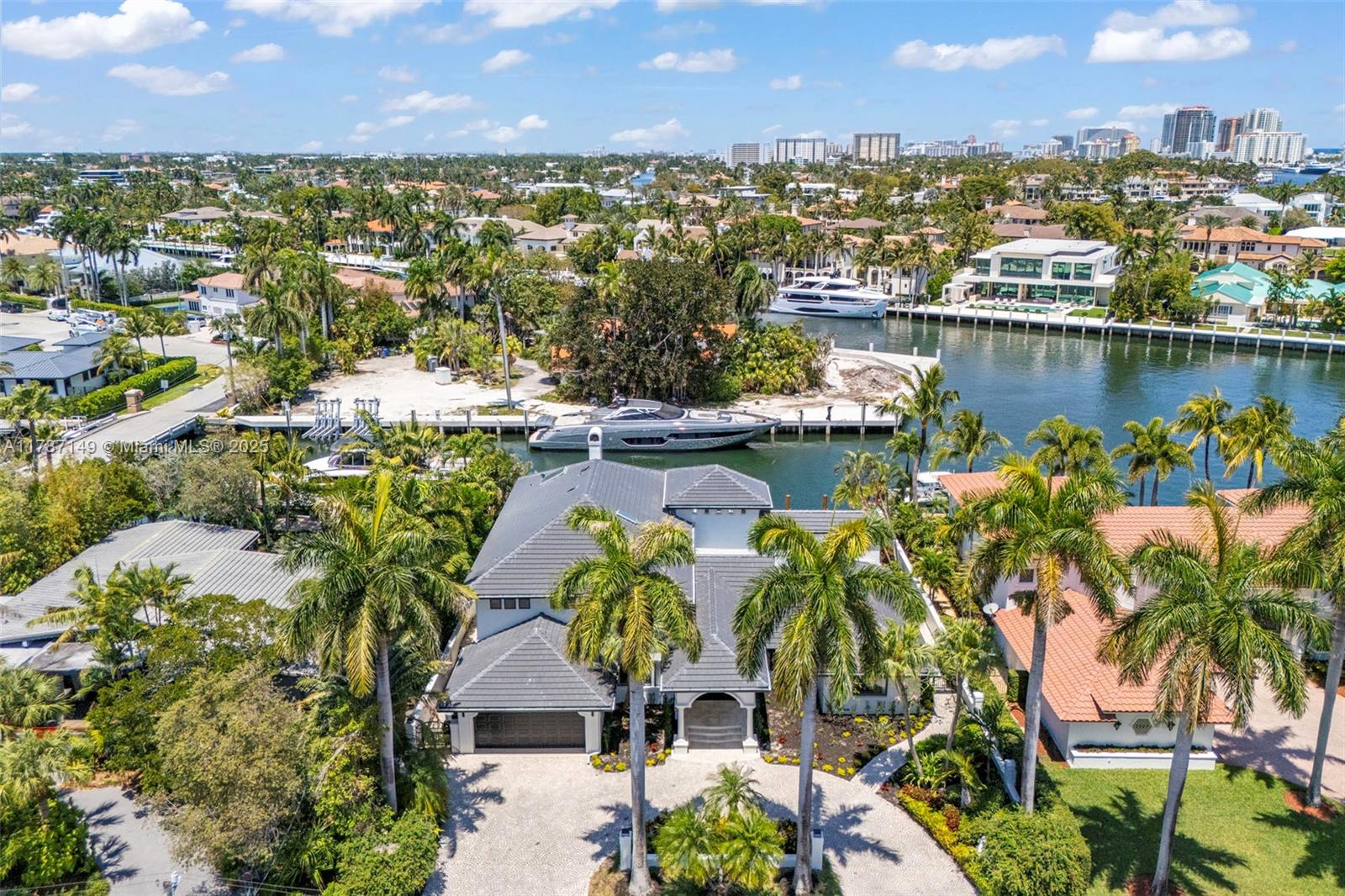 2561 Lucille Dr Fort Lauderdale, FL 33316