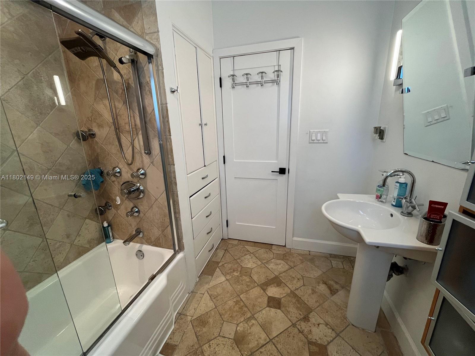 465 NE 52nd St Miami, FL 33137